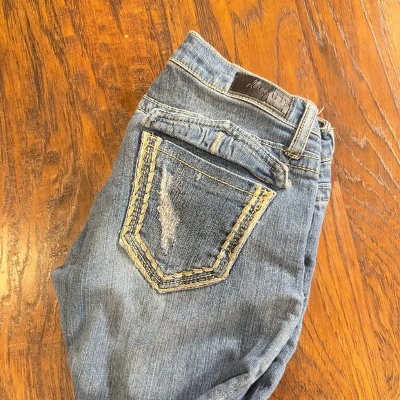 Daytrip Leo Distressed Bootcut Jeans, Size 27 X L - Picture 2 of 7